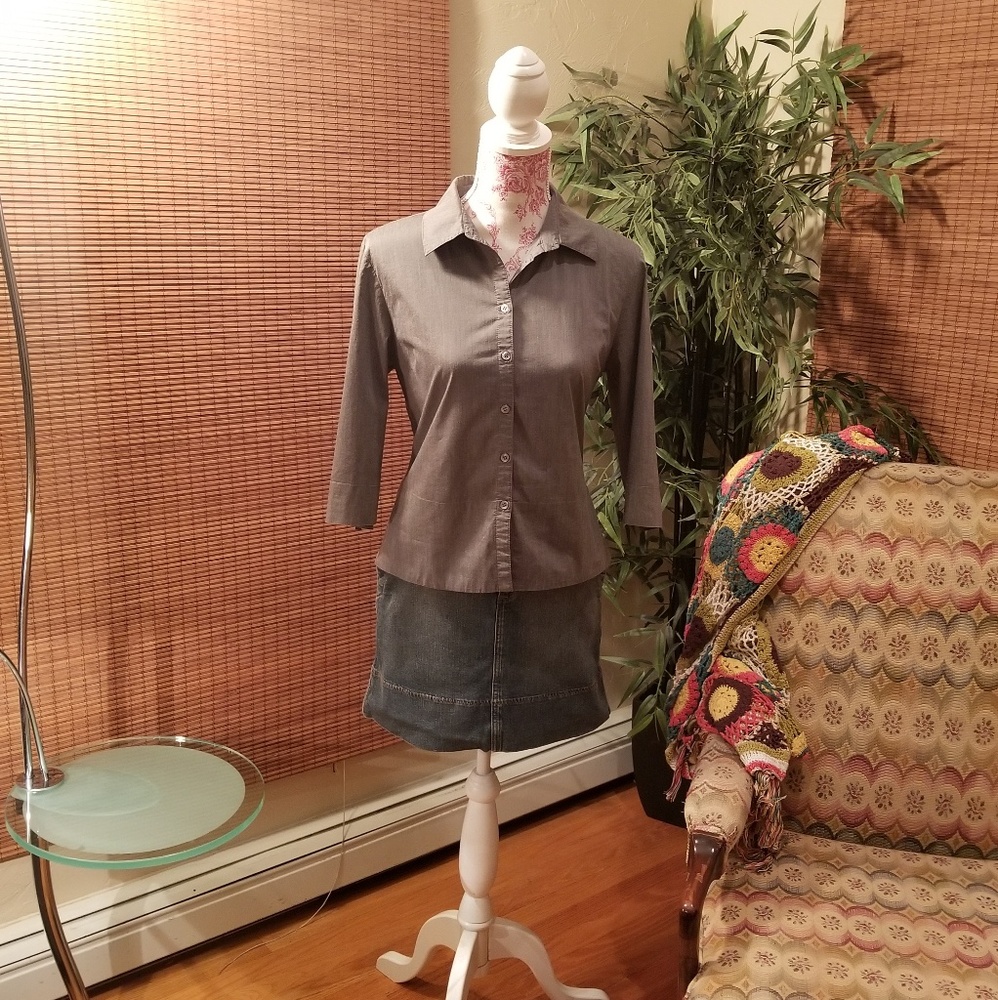 Stretchy elegant gray top business casual